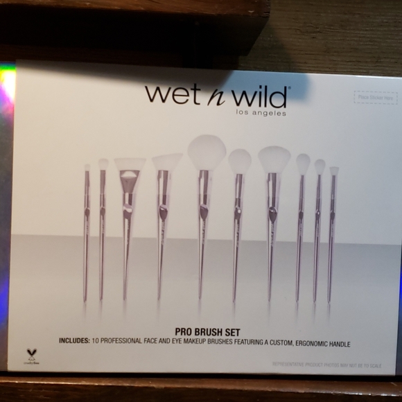 Make Up Brush Set - Picture 2 of 3